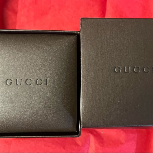 Authentic Gucci ring band  18k. Made  in Italy - Picture 9 of 10